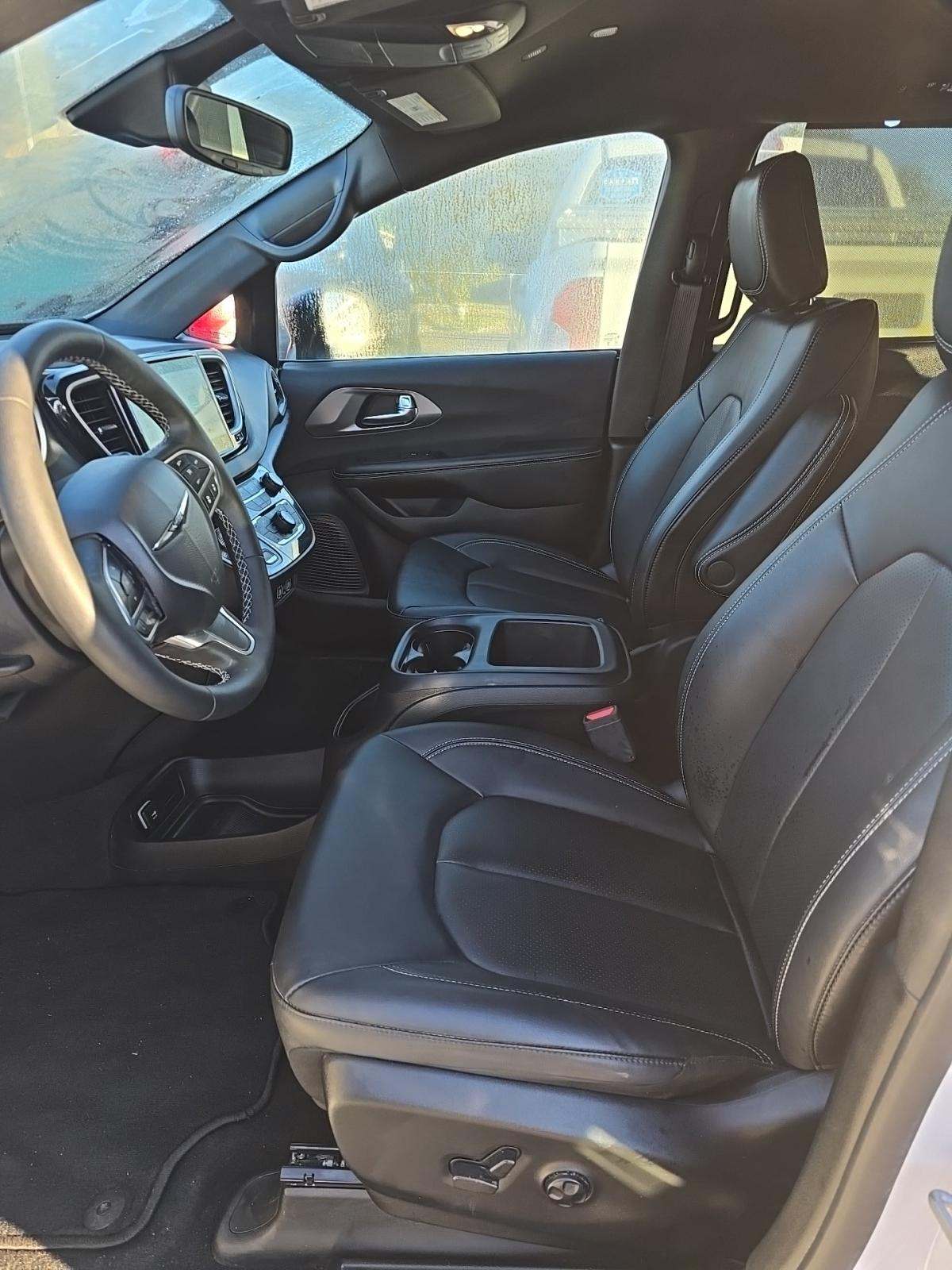 2025 Chrysler Pacifica Select FWD