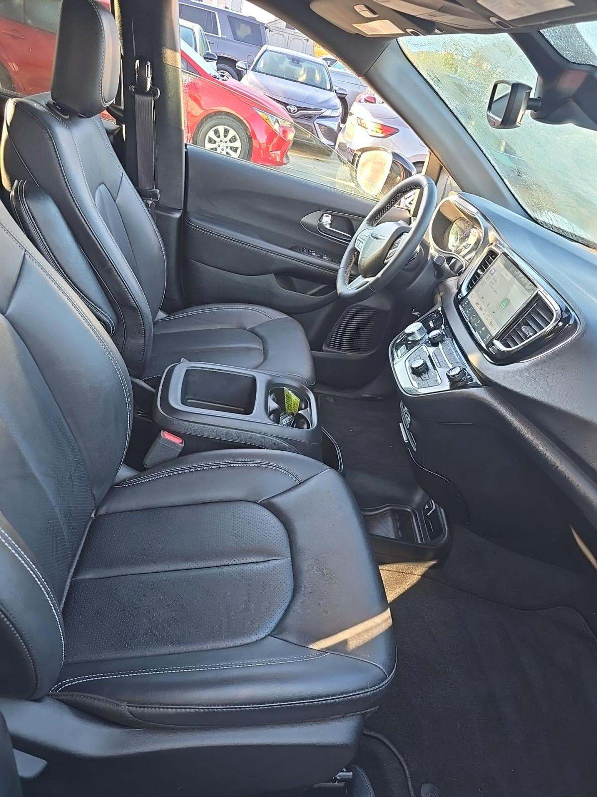 2025 Chrysler Pacifica Select FWD