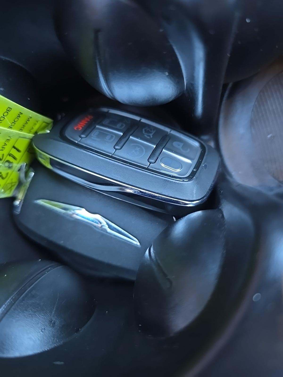 2025 Chrysler Pacifica Select FWD