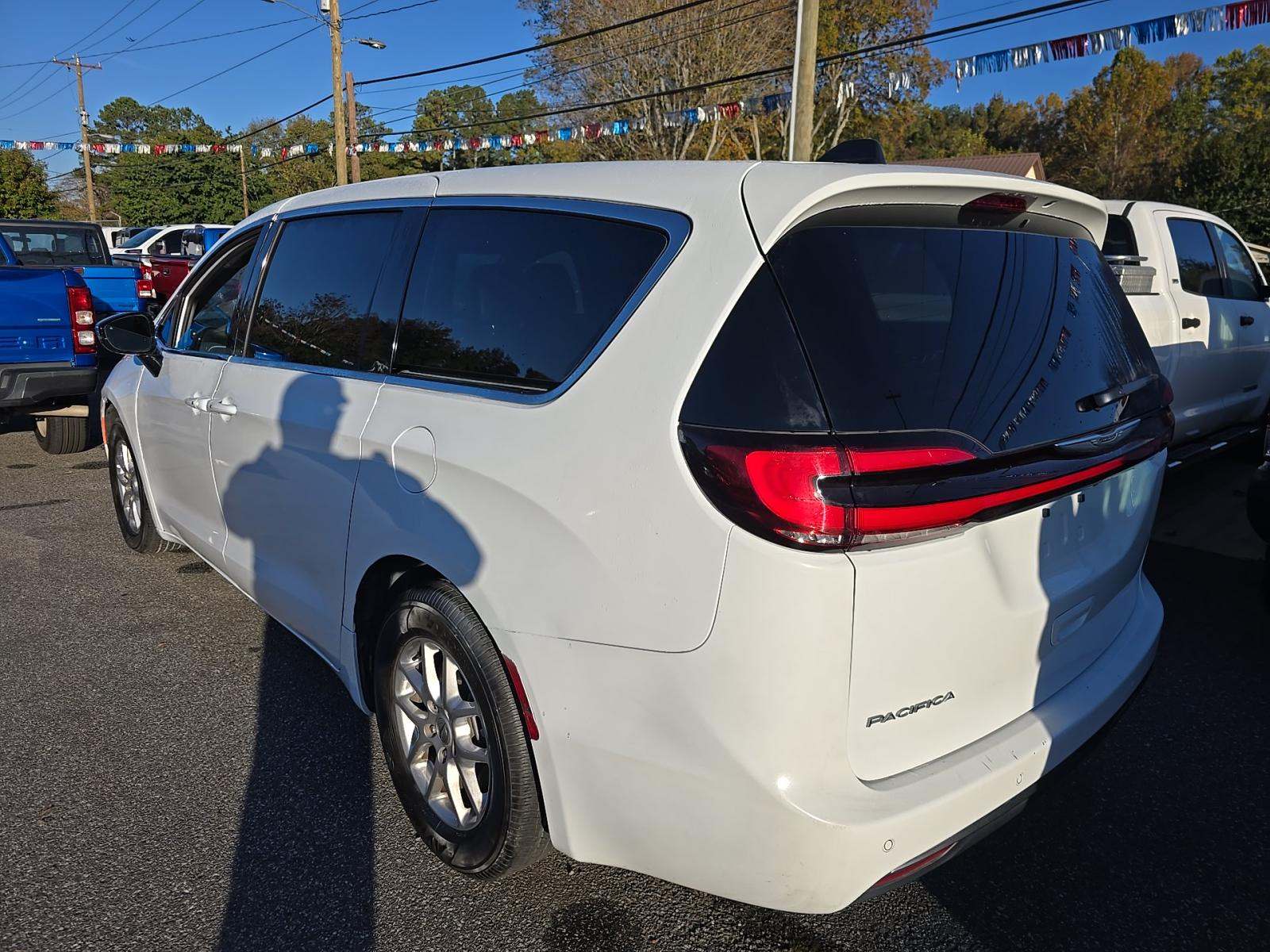 2025 Chrysler Pacifica Select FWD