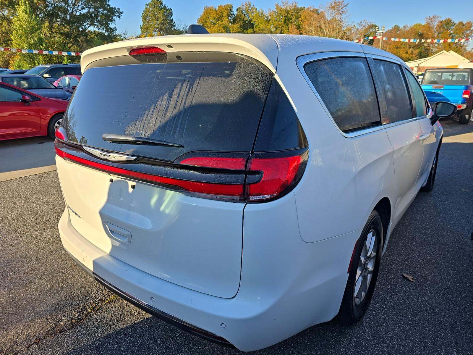 2025 Chrysler Pacifica Select FWD