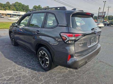 2025 Subaru Forester Base AWD