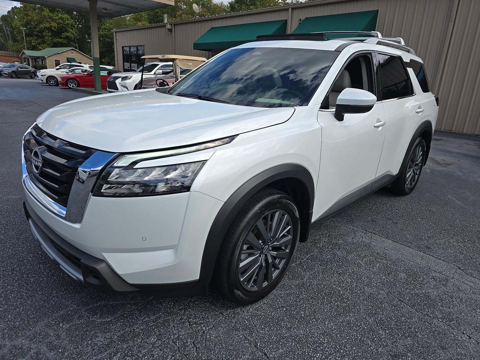 2025 Nissan Pathfinder SL FWD
