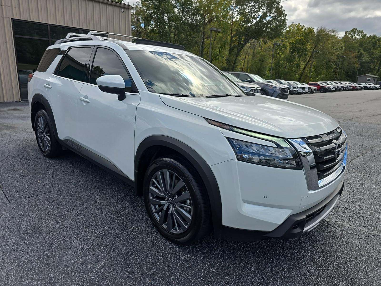 2025 Nissan Pathfinder SL FWD