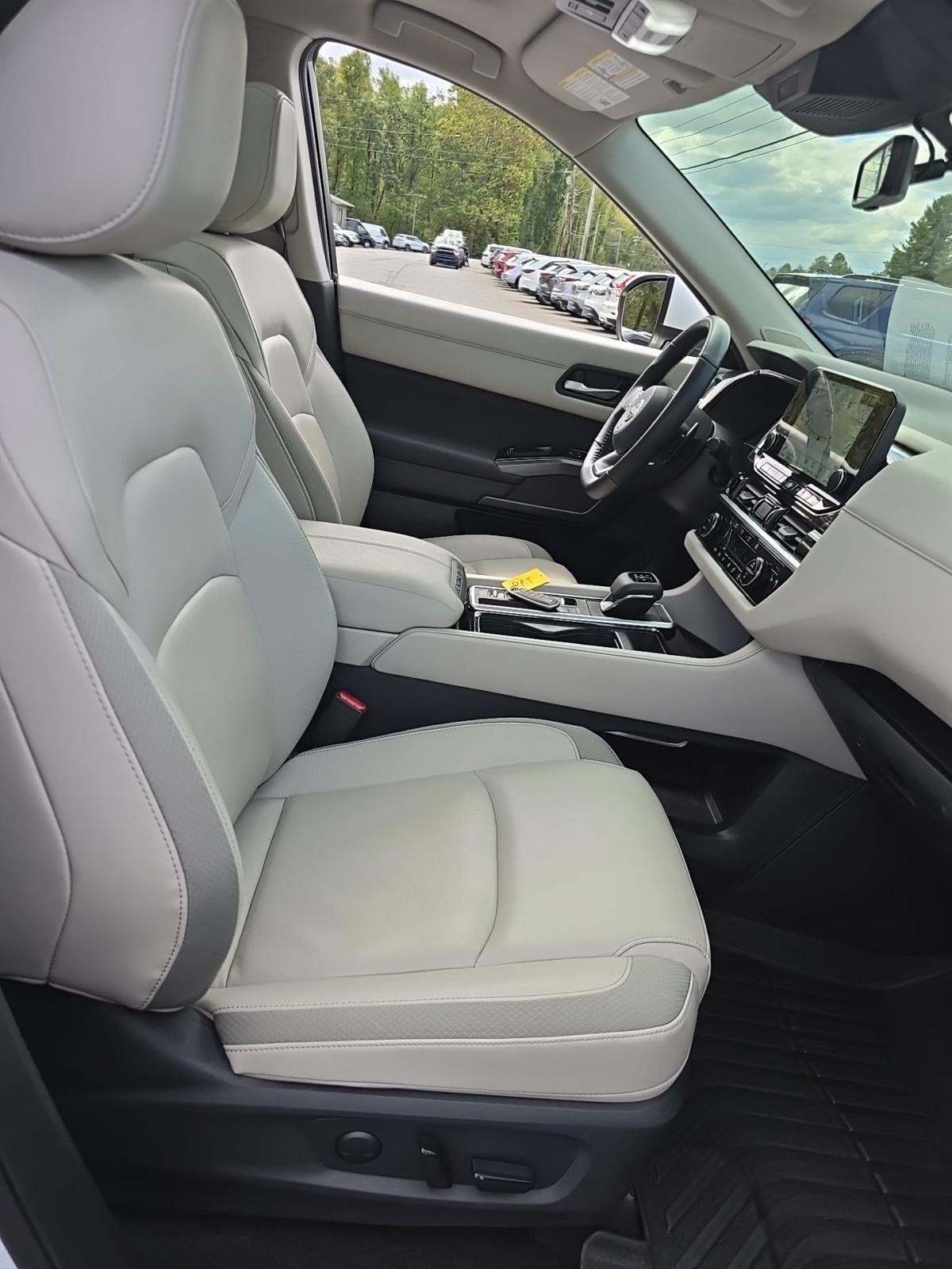 2025 Nissan Pathfinder SL FWD