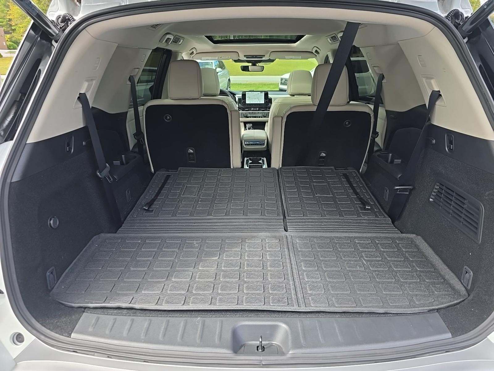 2025 Nissan Pathfinder SL FWD