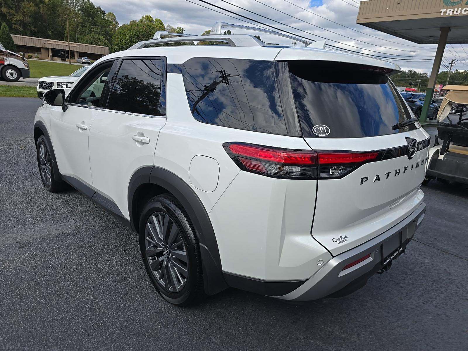 2025 Nissan Pathfinder SL FWD