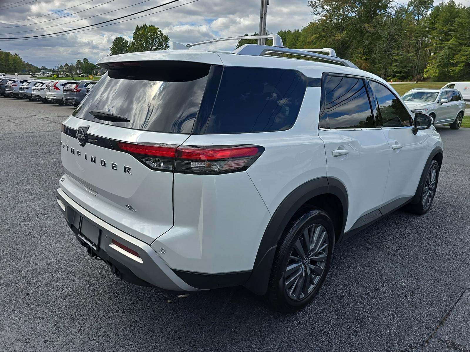 2025 Nissan Pathfinder SL FWD