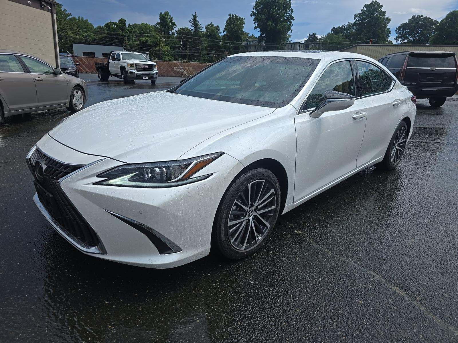 2025 Lexus ES 300h