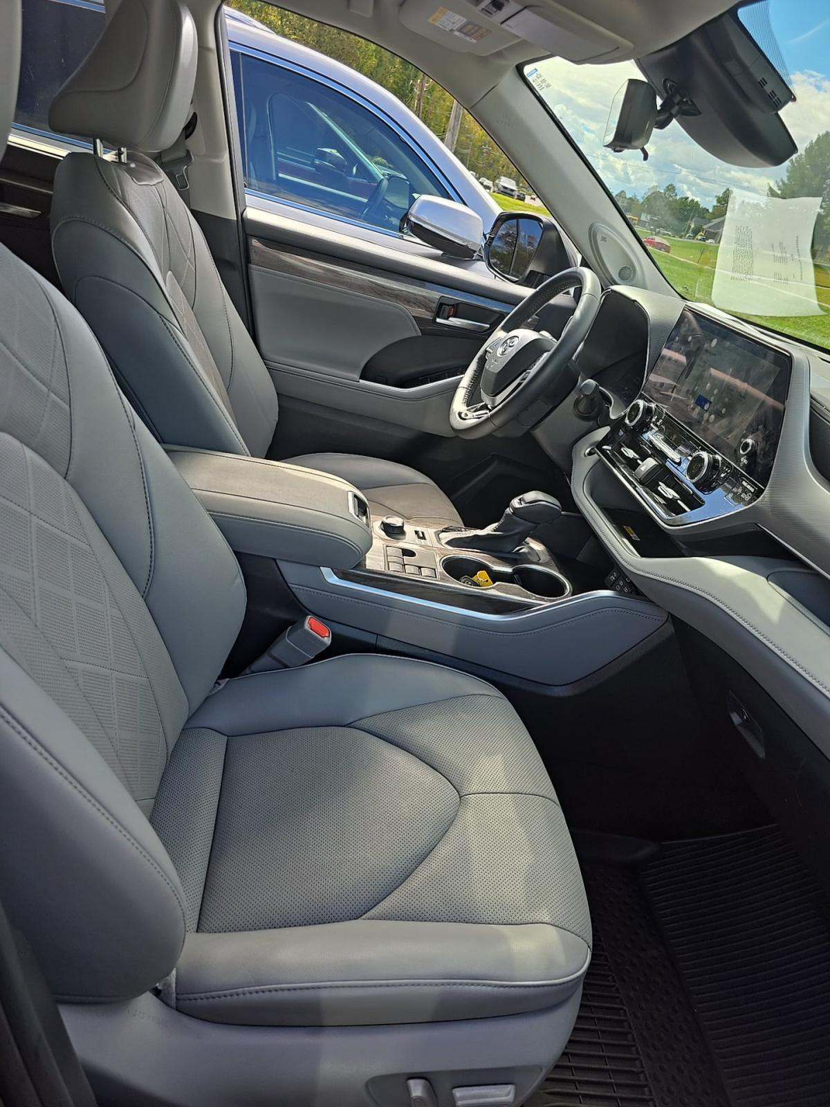 2024 Toyota Highlander Platinum AWD