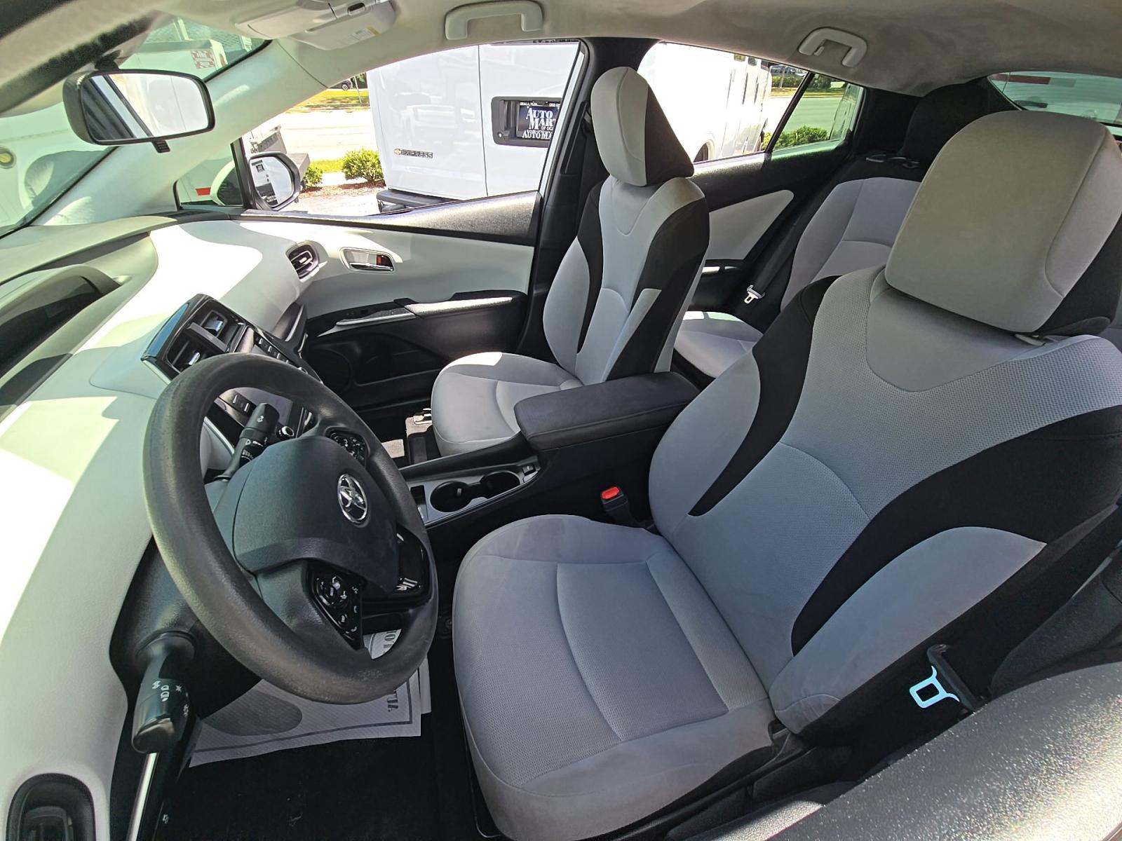 2021 Toyota Prius L Eco FWD