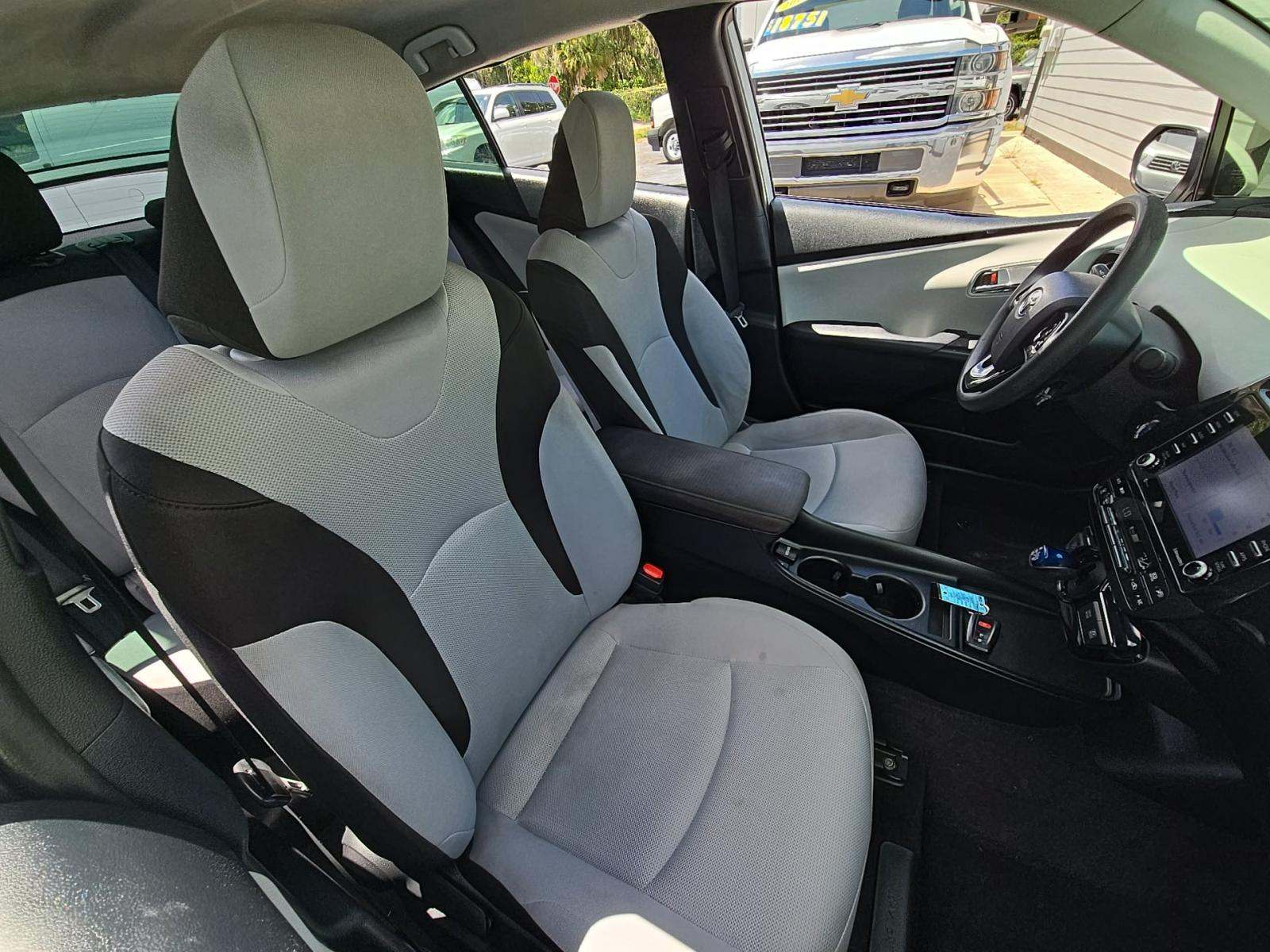 2021 Toyota Prius L Eco FWD
