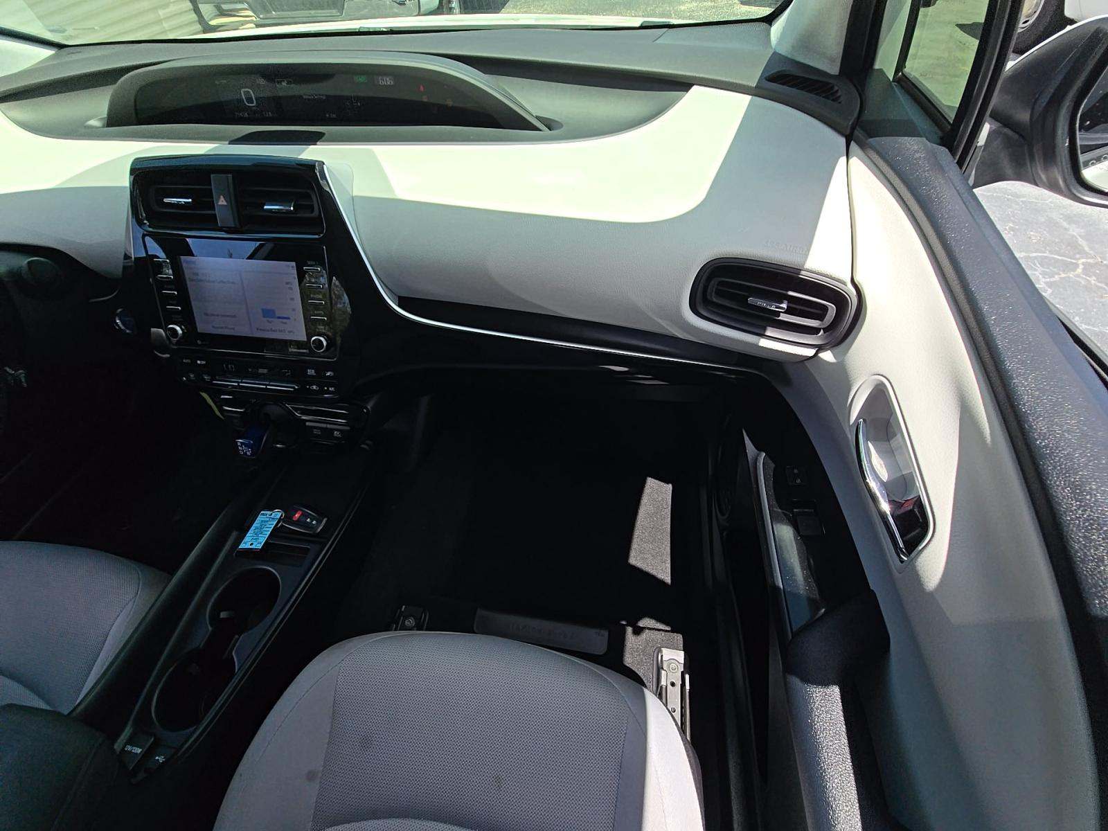 2021 Toyota Prius L Eco FWD
