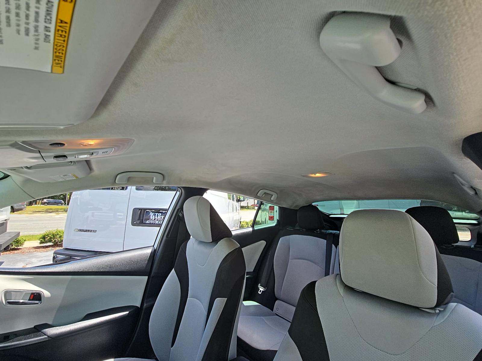 2021 Toyota Prius L Eco FWD