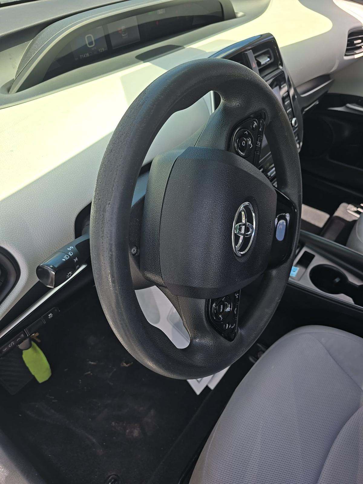 2021 Toyota Prius L Eco FWD
