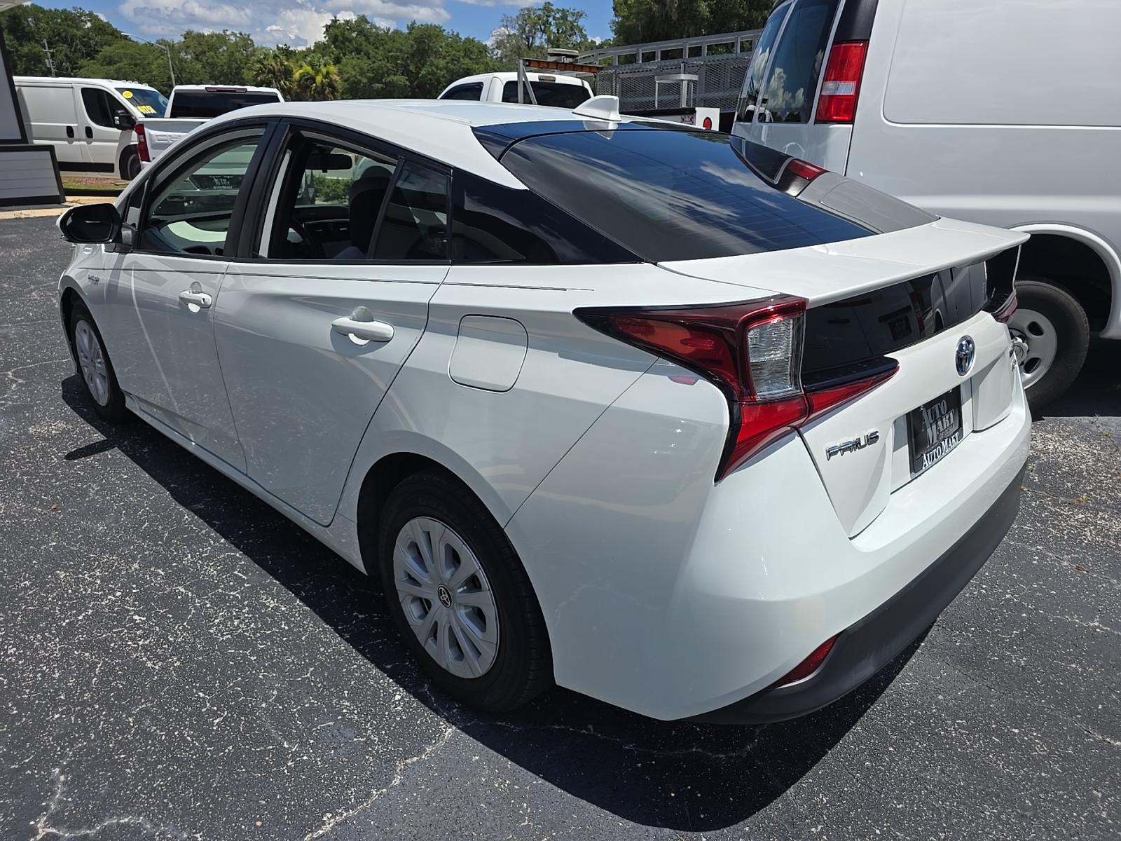 2021 Toyota Prius L Eco FWD