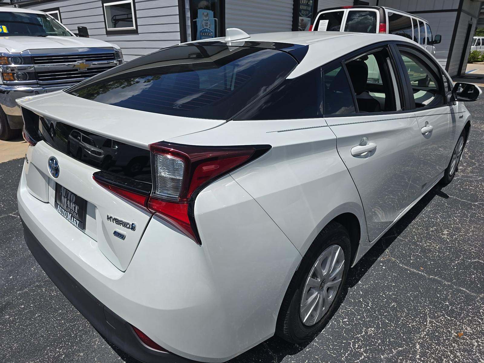 2021 Toyota Prius L Eco FWD