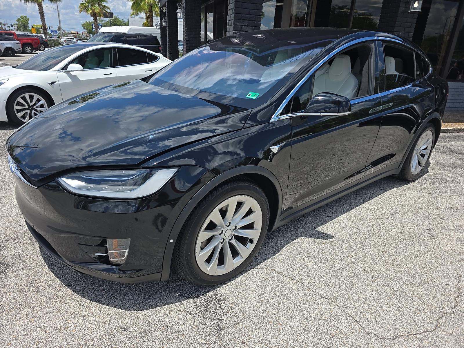 TESLA MODEL X - 1