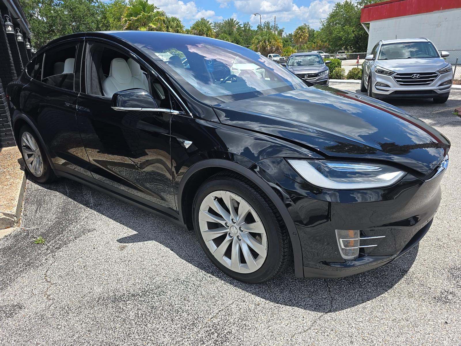 TESLA MODEL X - 4