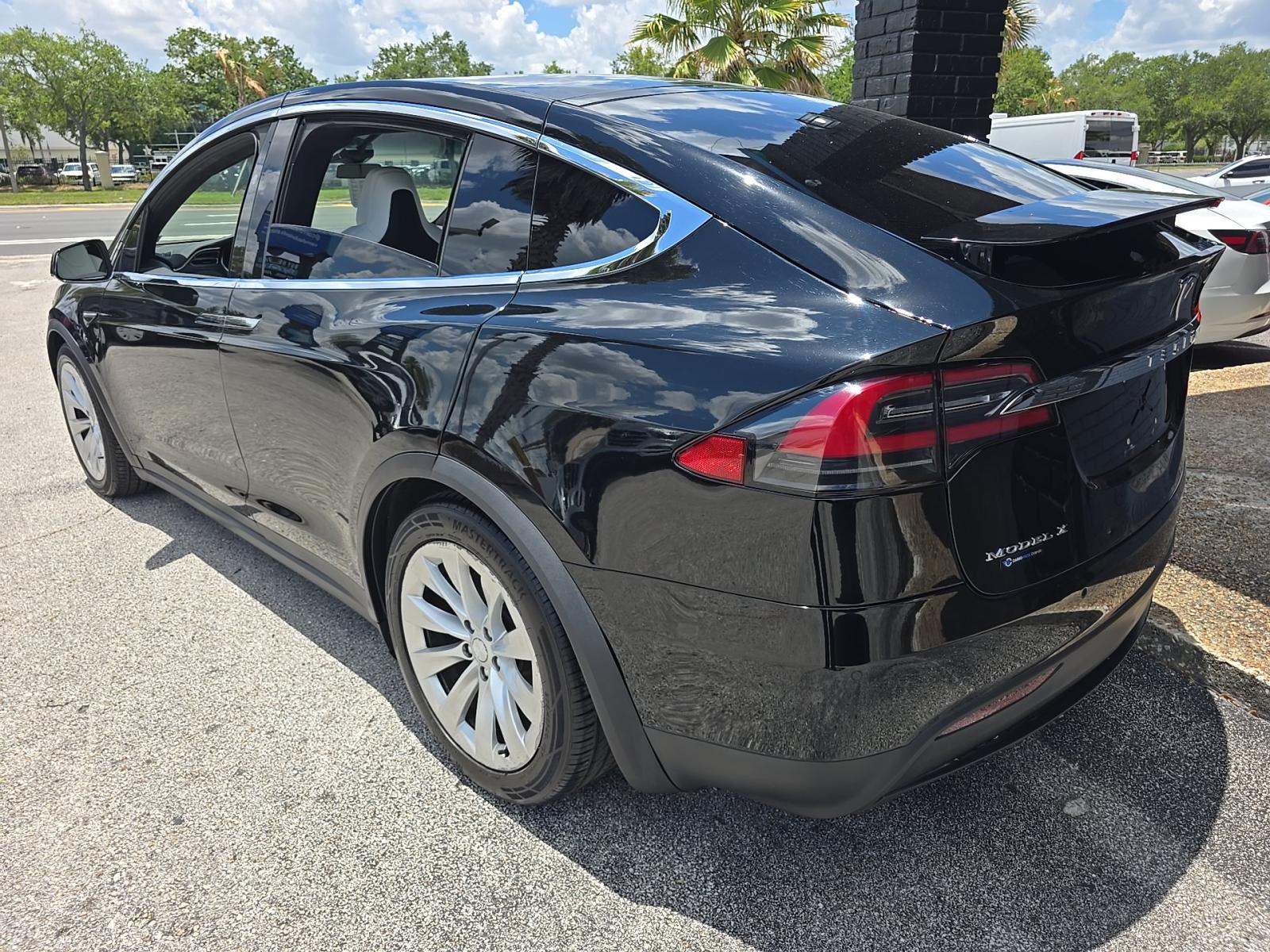 TESLA MODEL X - 2