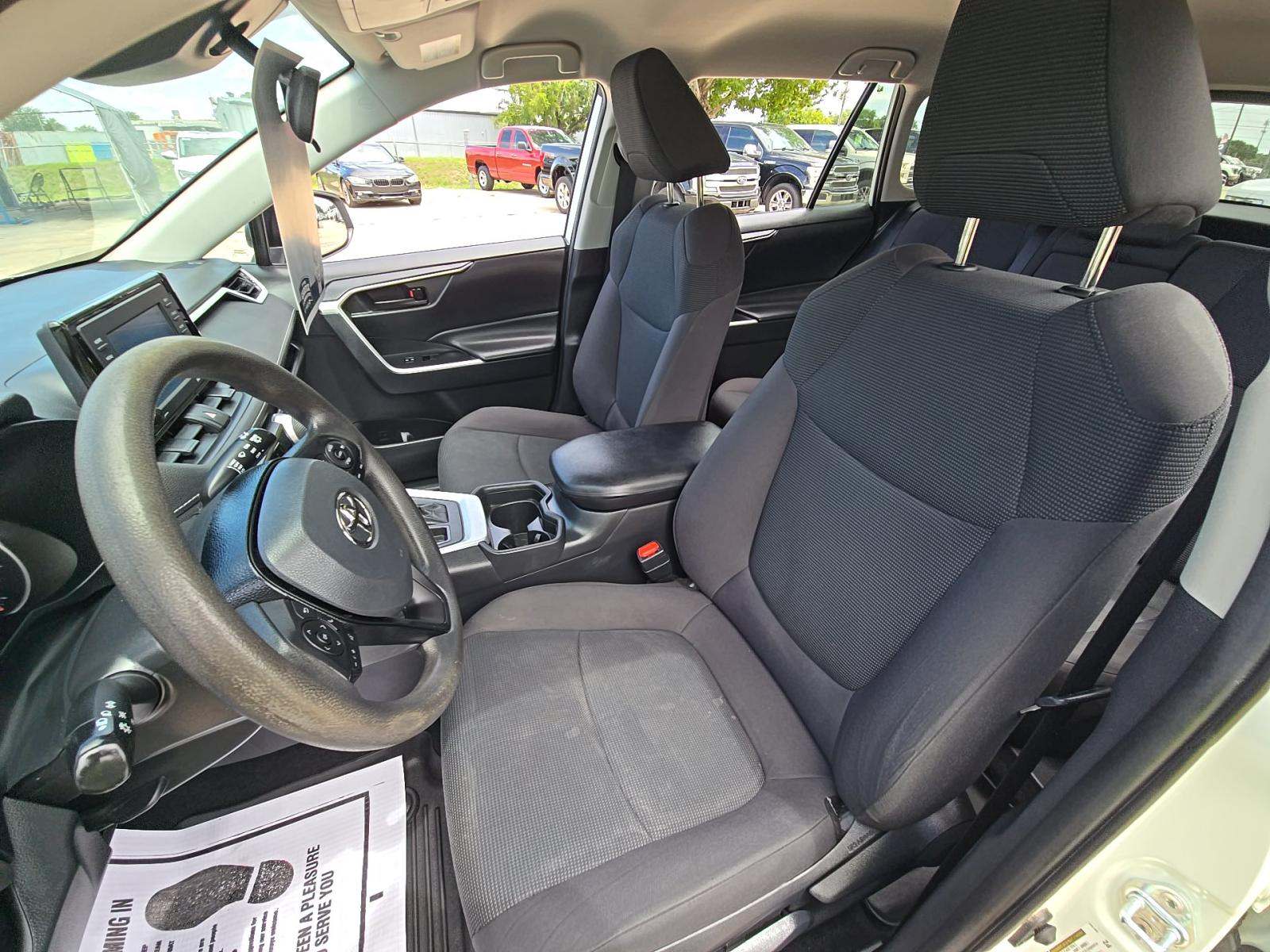 2021 Toyota RAV4 LE FWD