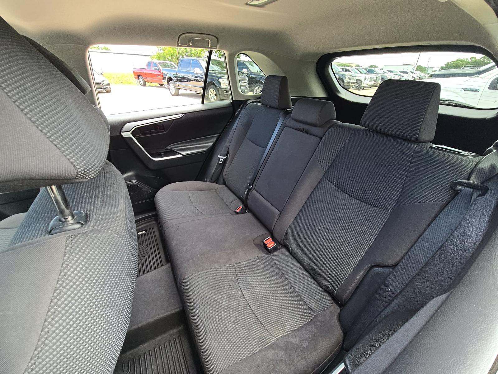 2021 Toyota RAV4 LE FWD