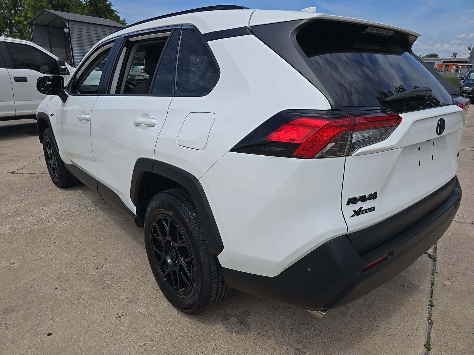 2021 Toyota RAV4 LE FWD