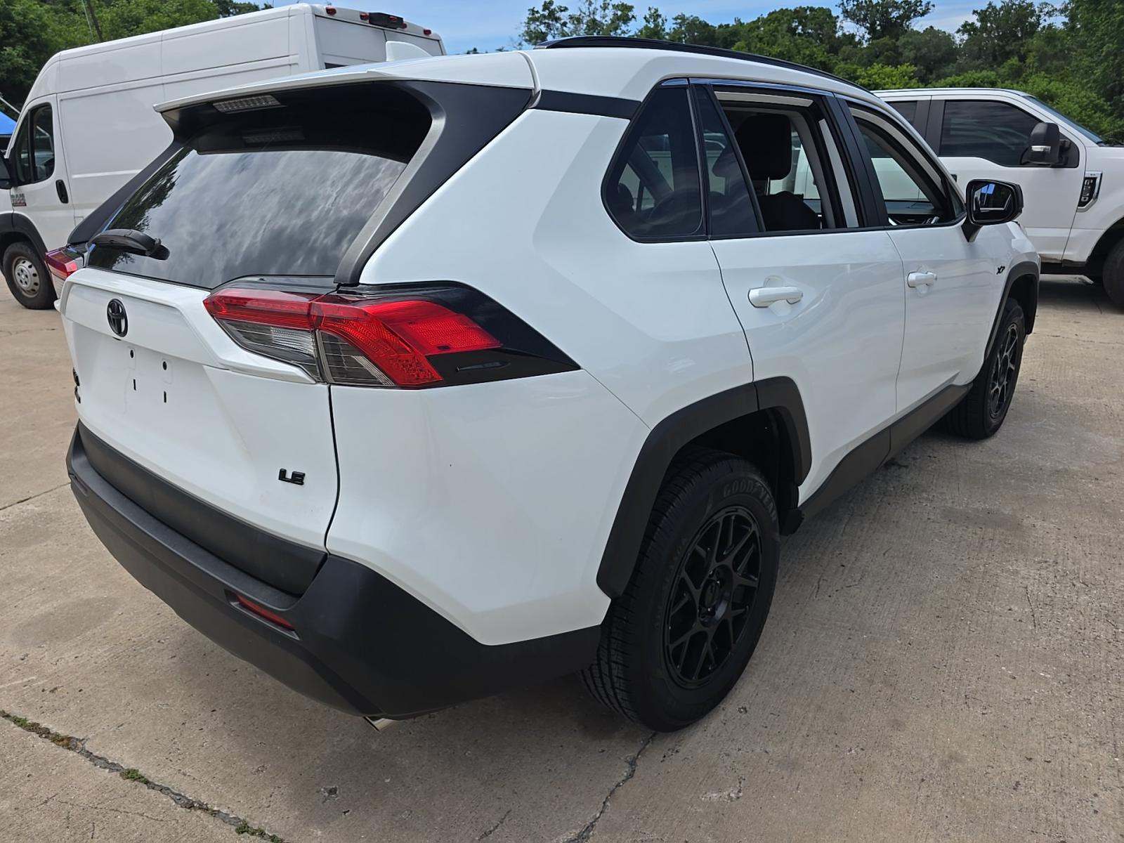 2021 Toyota RAV4 LE FWD