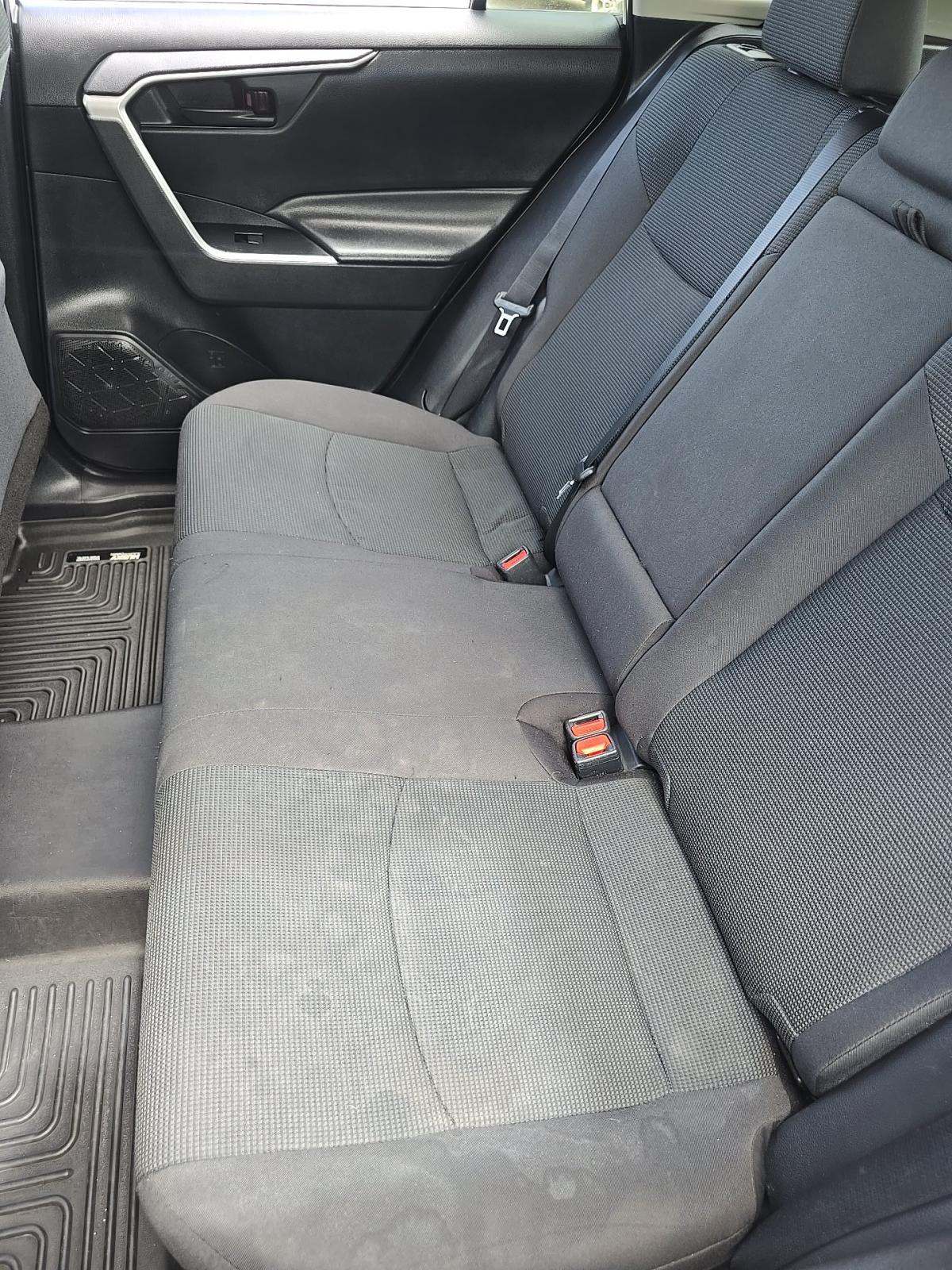 2021 Toyota RAV4 LE FWD