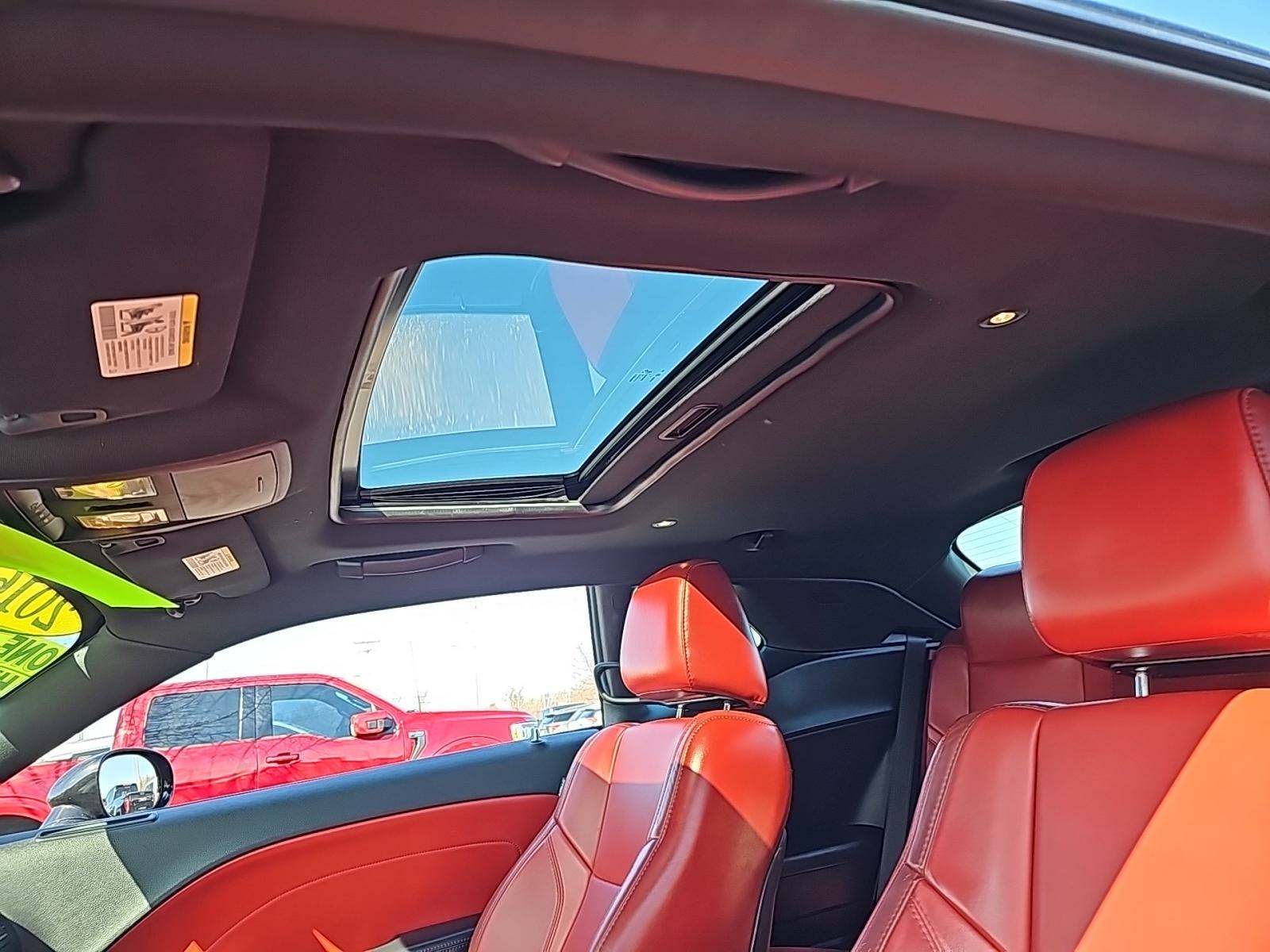 2016 Dodge Challenger SXT Plus RWD