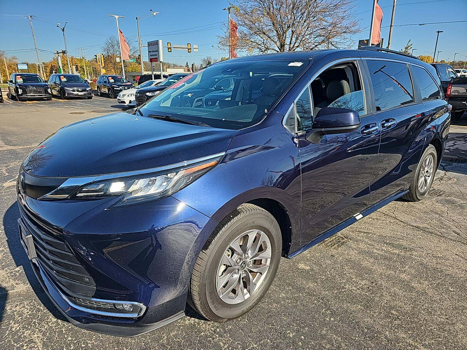 2023 Toyota Sienna XLE FWD