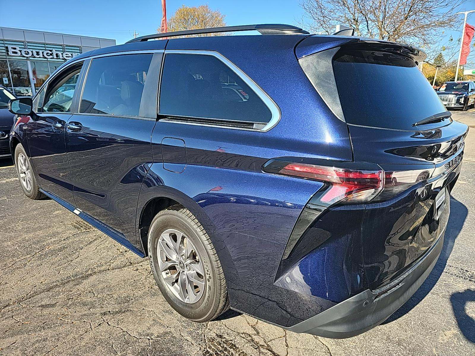 2023 Toyota Sienna XLE FWD