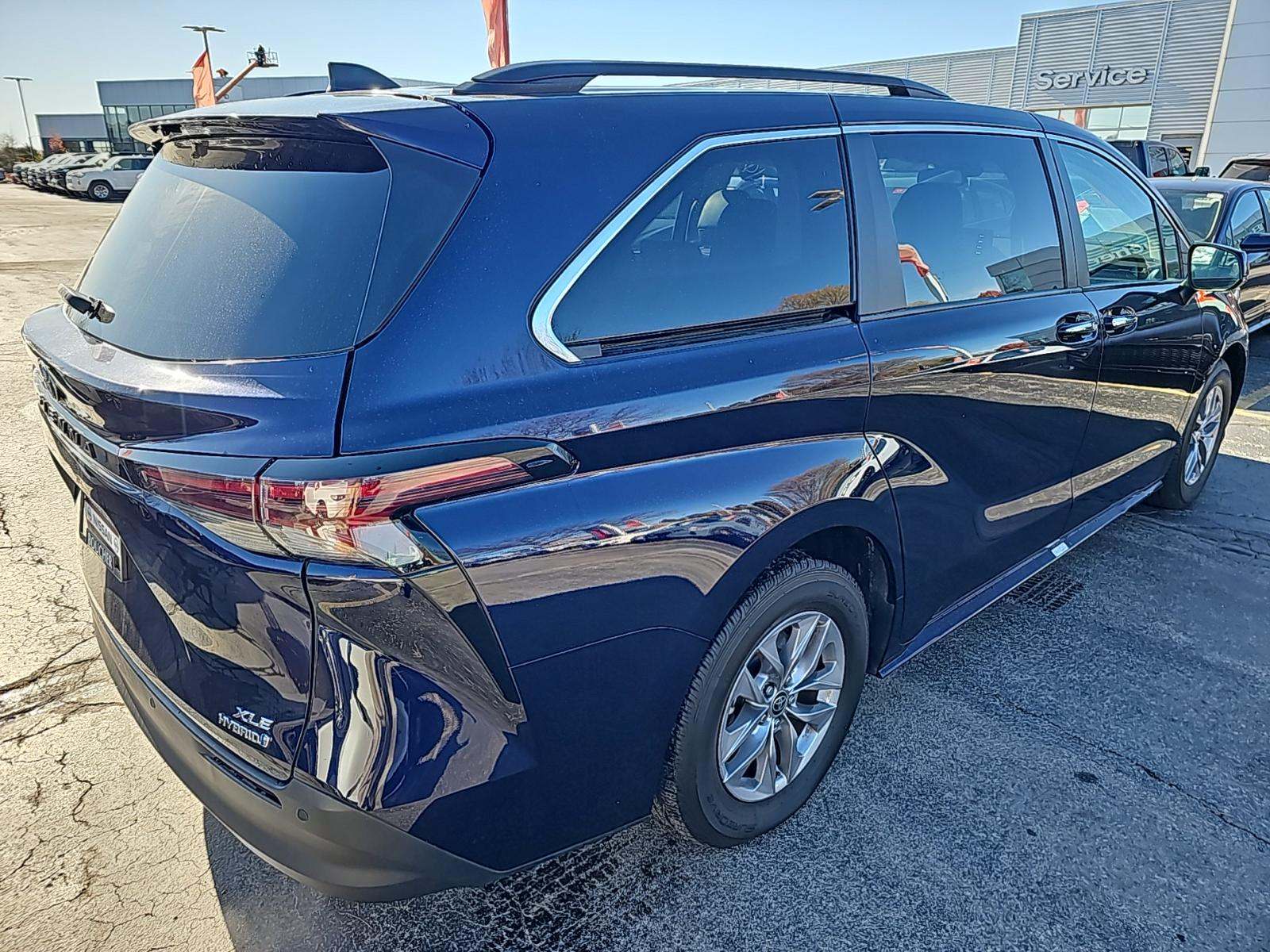 2023 Toyota Sienna XLE FWD