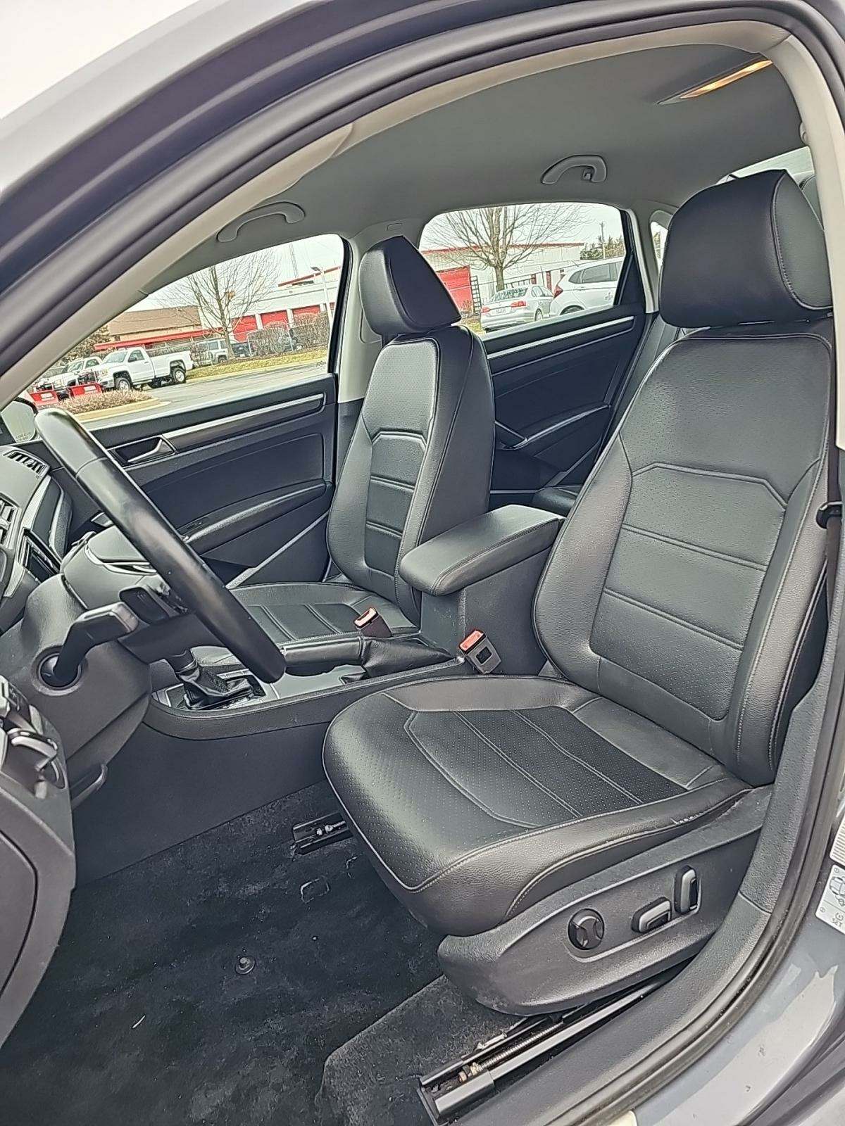 2017 Volkswagen Passat 1.8T R-Line FWD