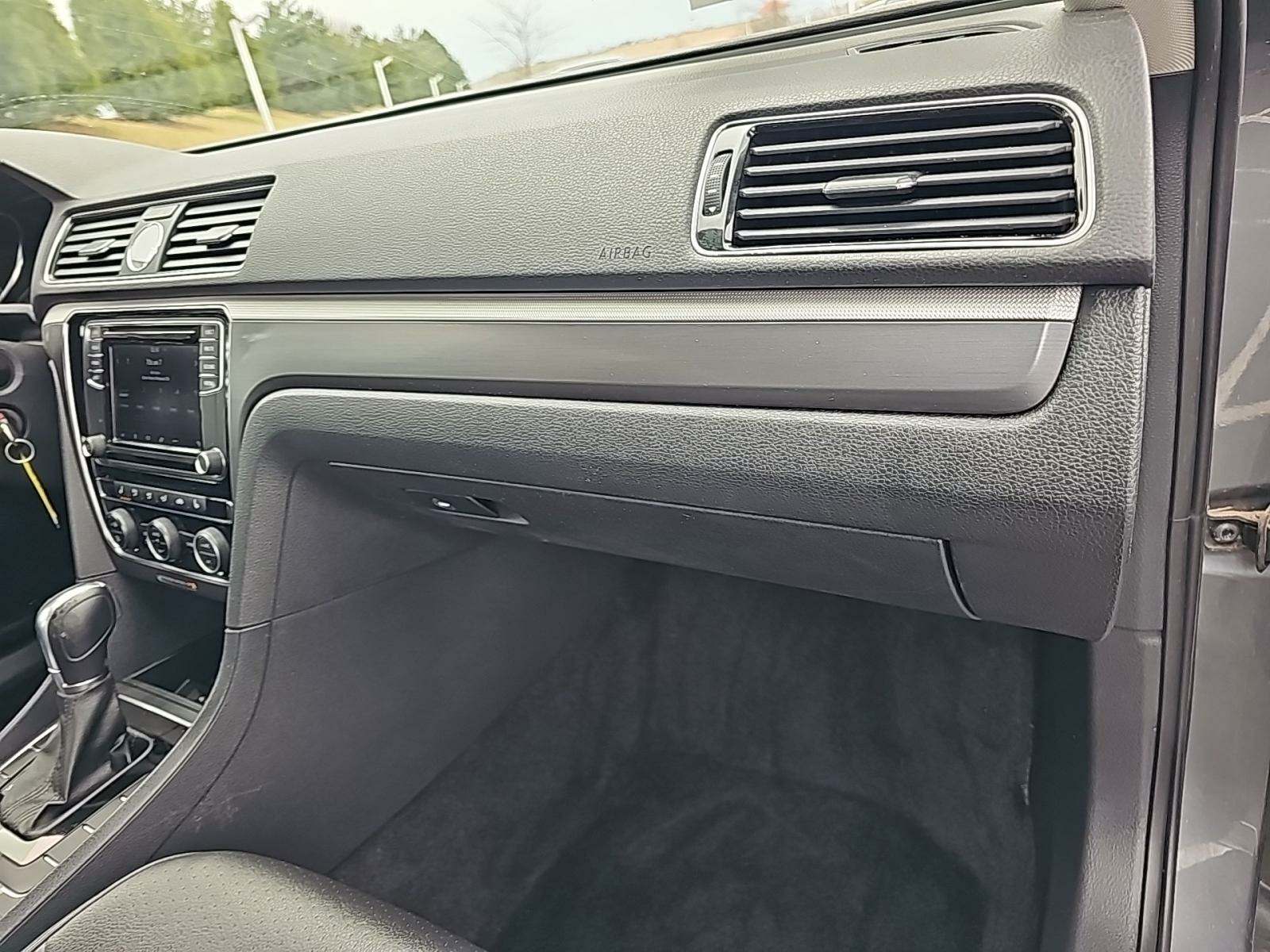 2017 Volkswagen Passat 1.8T R-Line FWD