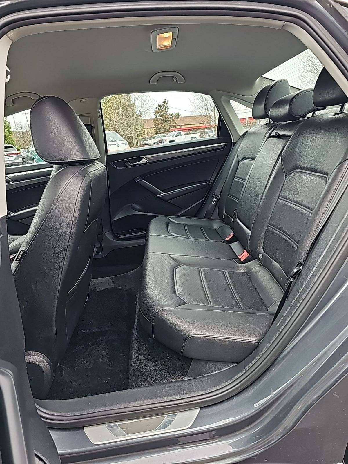 2017 Volkswagen Passat 1.8T R-Line FWD