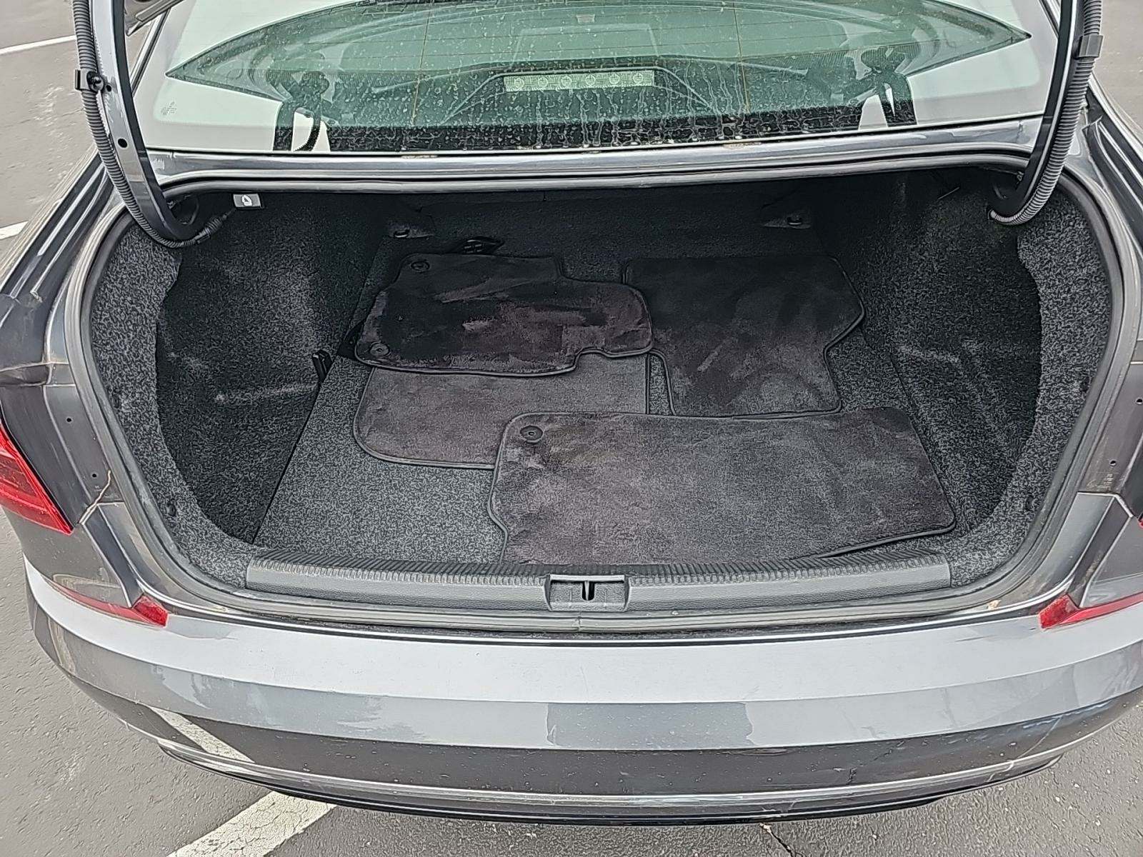 2017 Volkswagen Passat 1.8T R-Line FWD