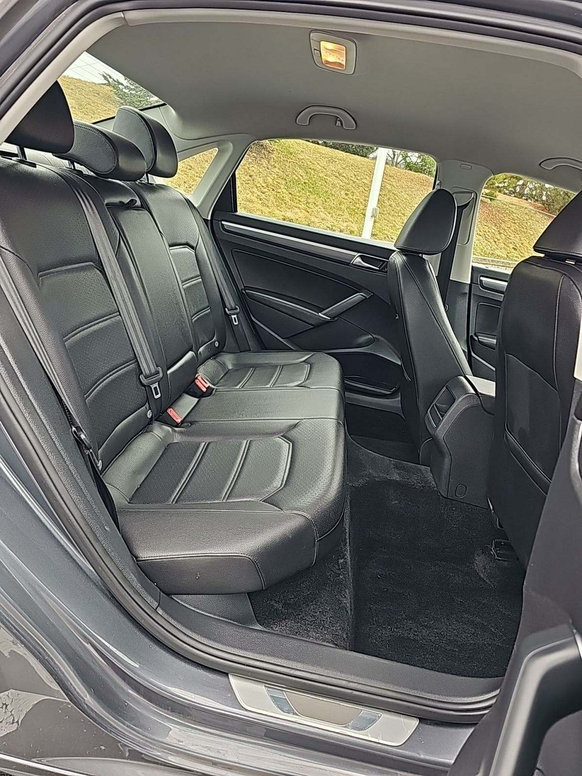 2017 Volkswagen Passat 1.8T R-Line FWD