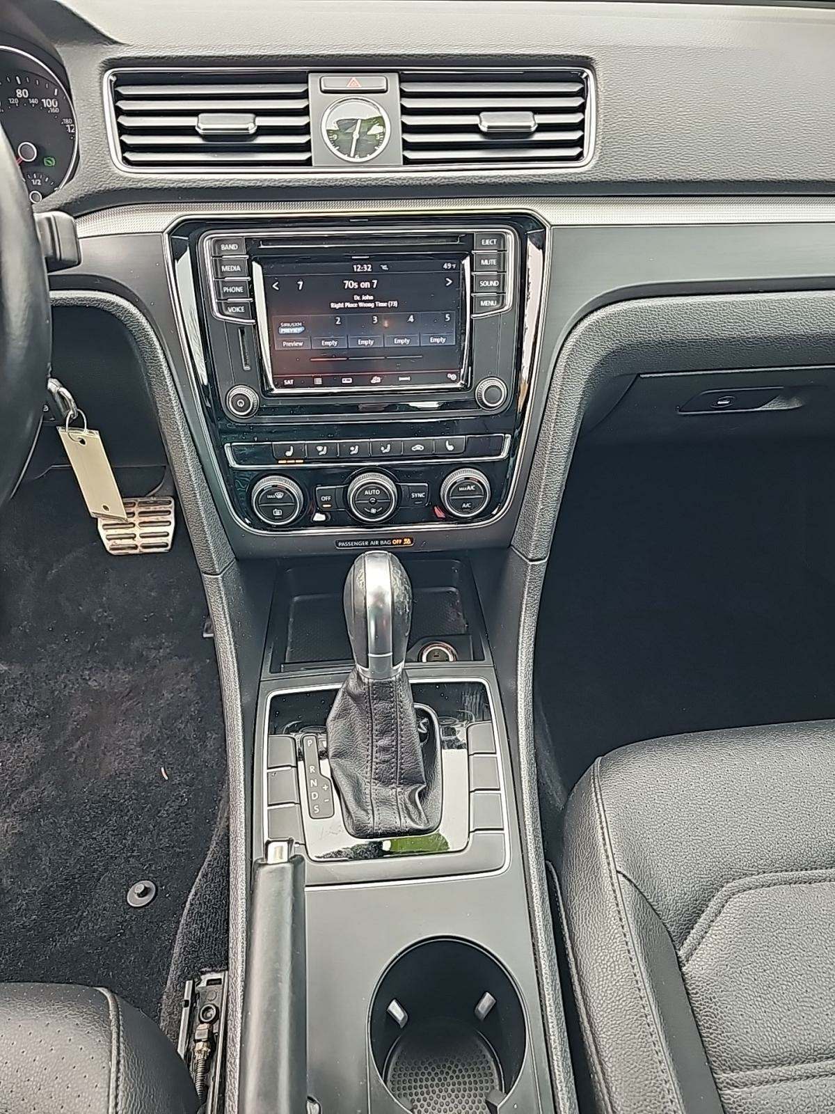 2017 Volkswagen Passat 1.8T R-Line FWD