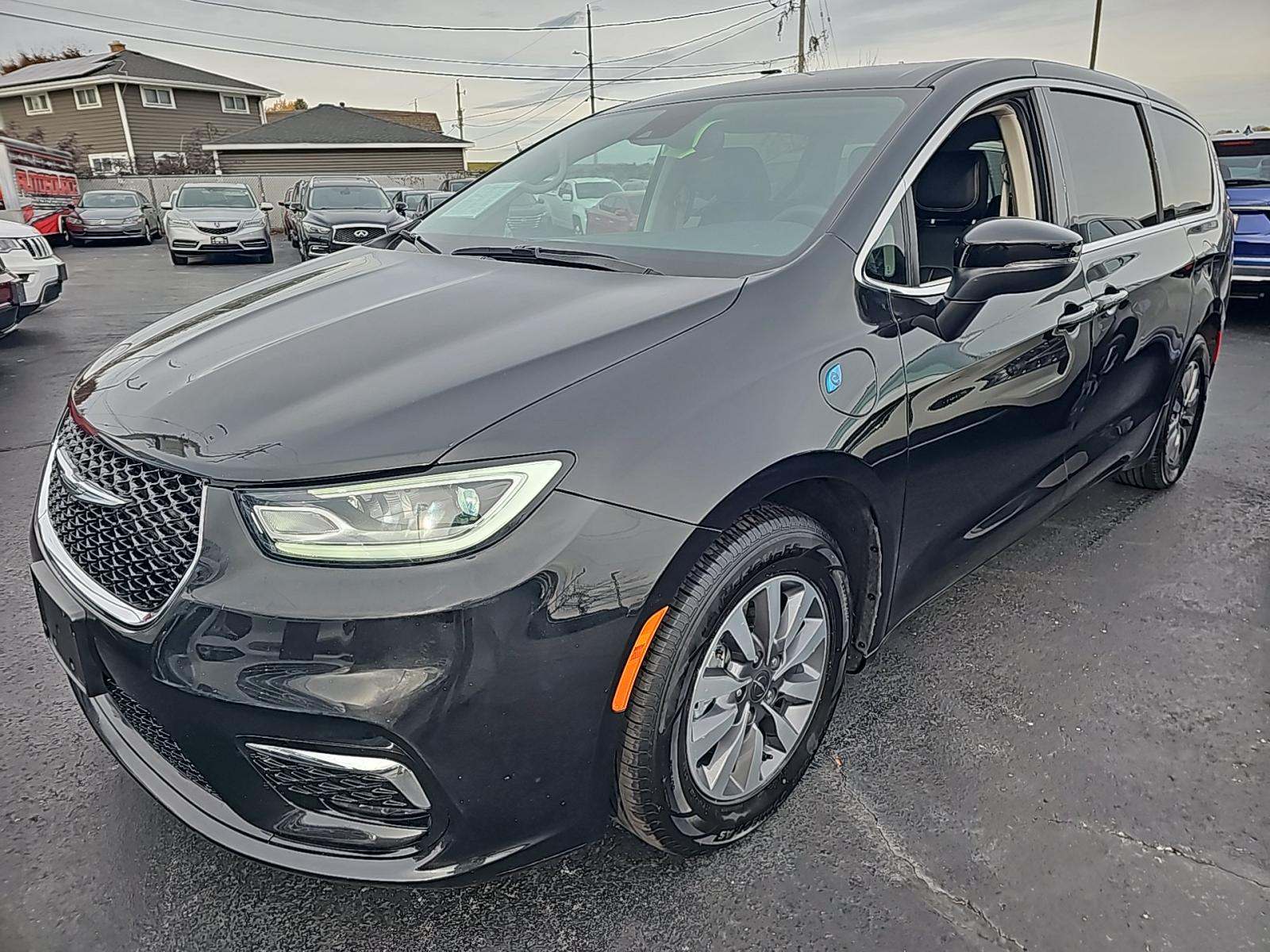 2023 Chrysler Pacifica Hybrid Touring L FWD