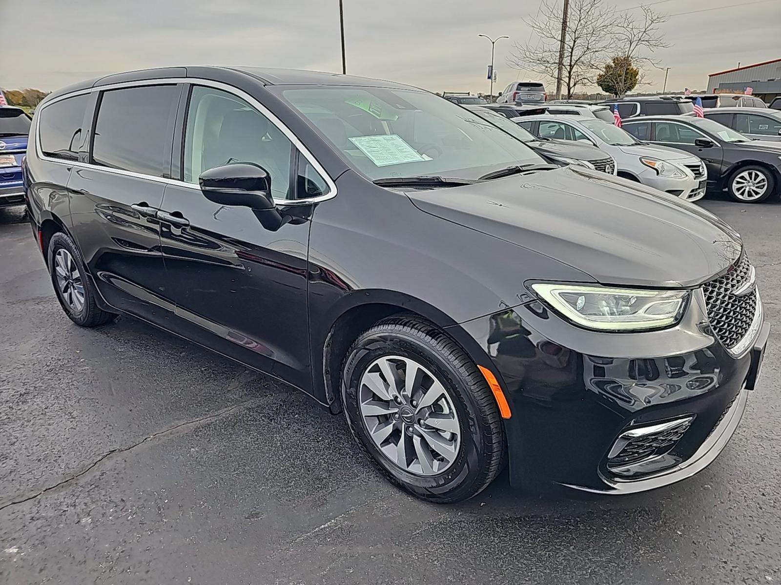 2023 Chrysler Pacifica Hybrid Touring L FWD