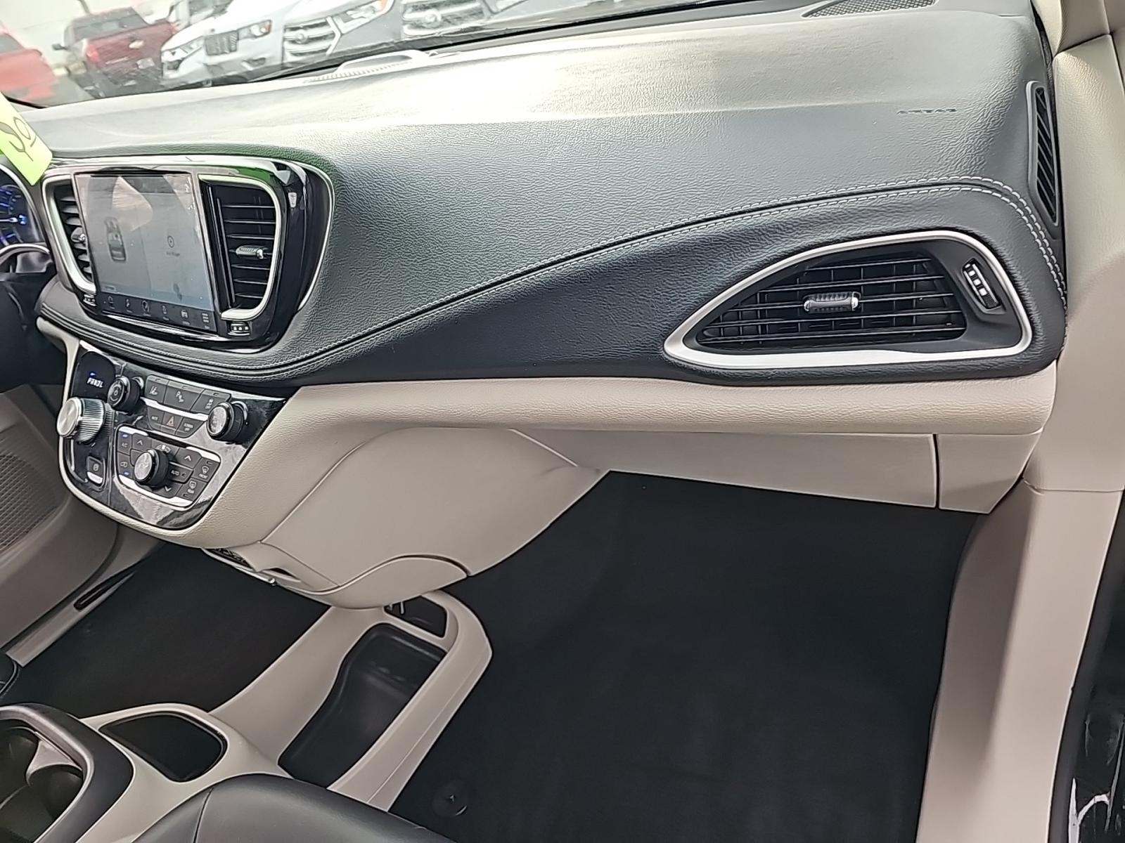 2023 Chrysler Pacifica Hybrid Touring L FWD