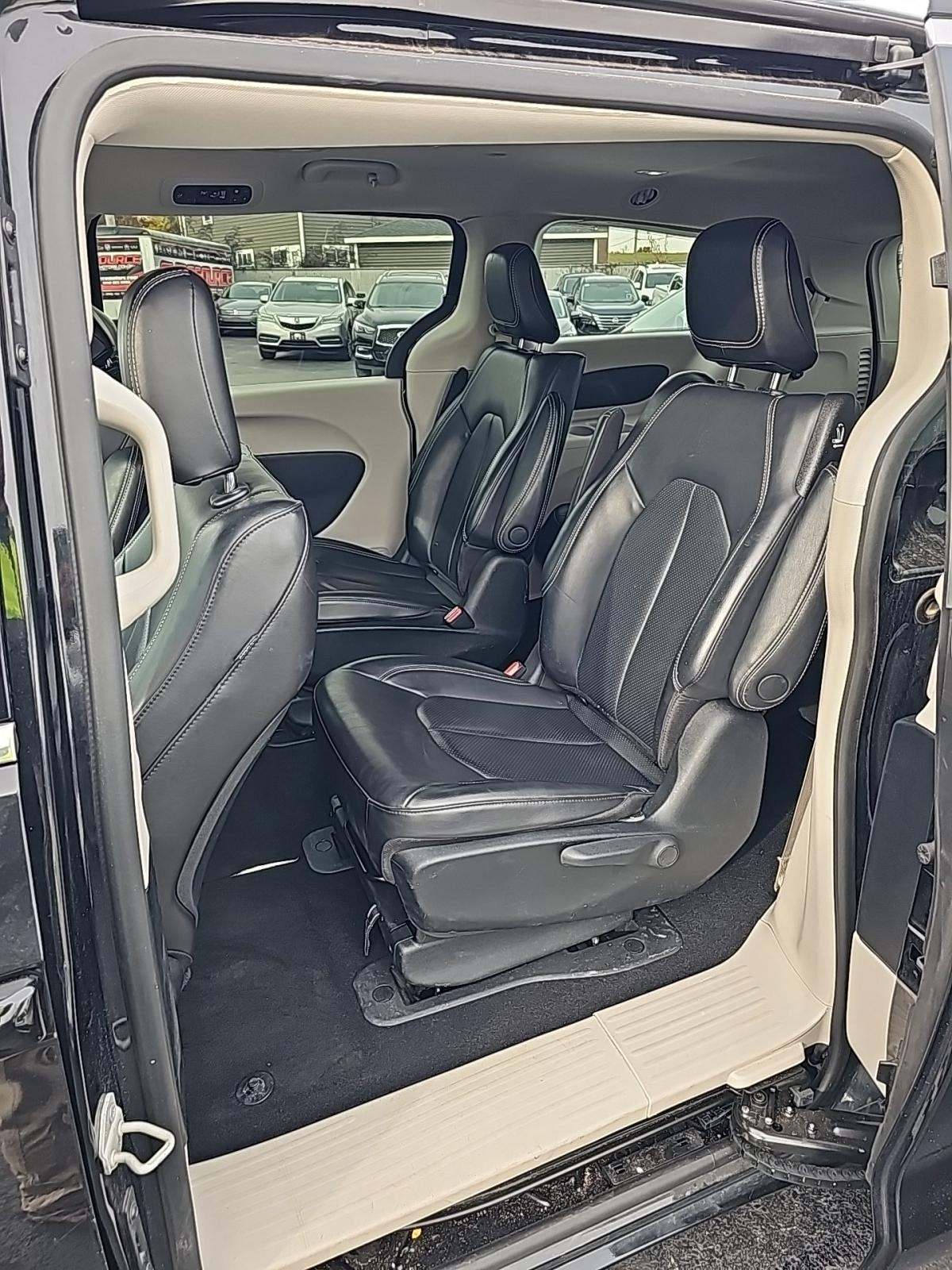 2023 Chrysler Pacifica Hybrid Touring L FWD