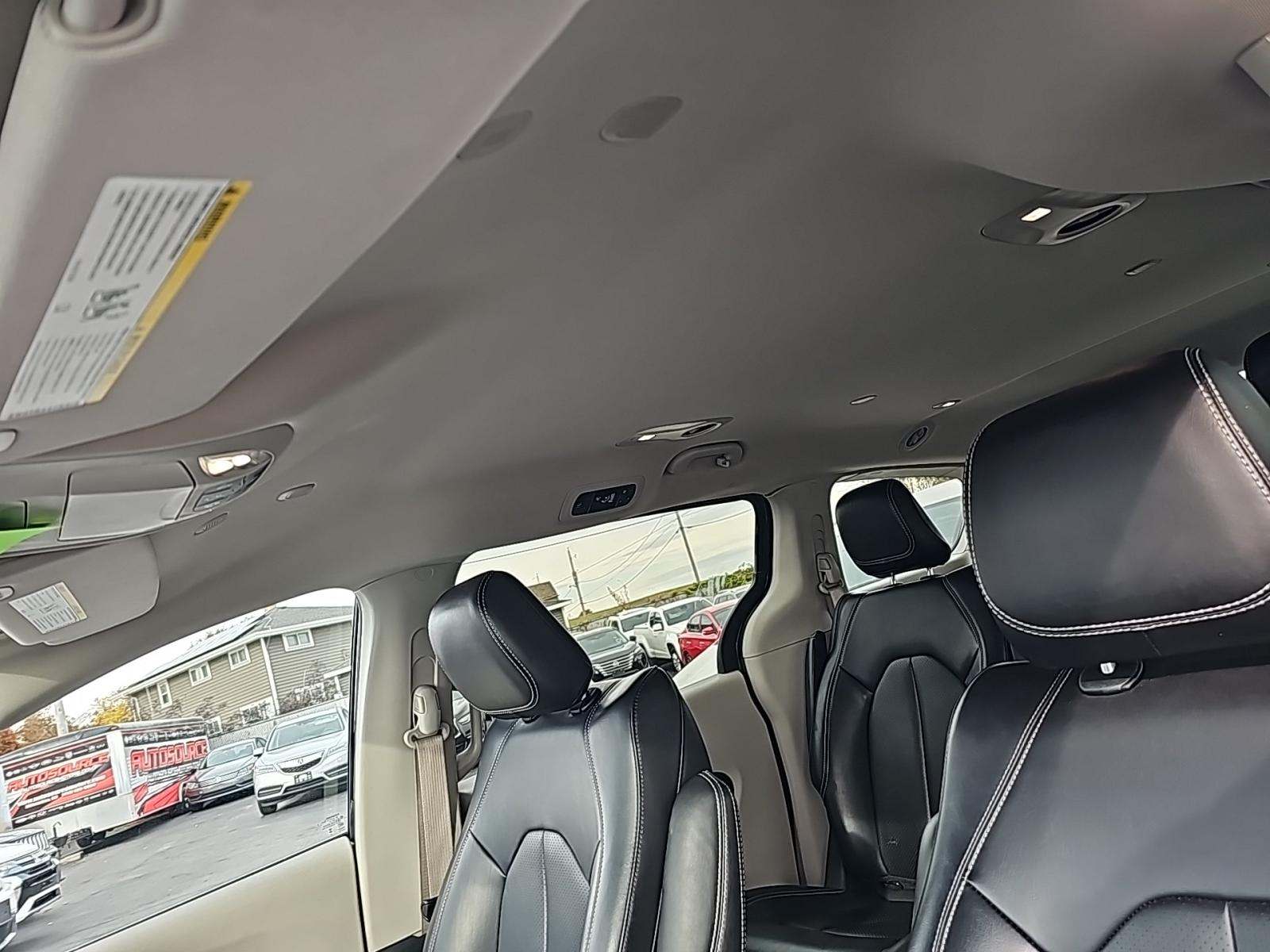 2023 Chrysler Pacifica Hybrid Touring L FWD