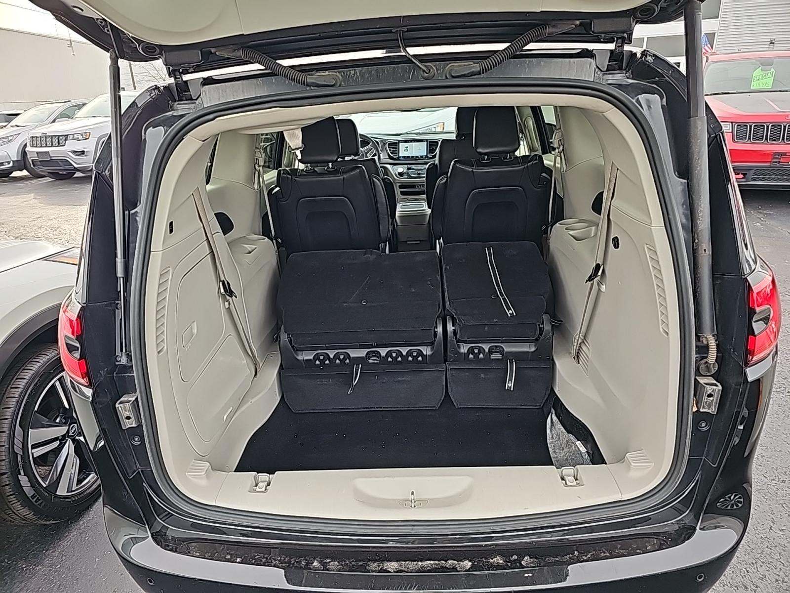 2023 Chrysler Pacifica Hybrid Touring L FWD