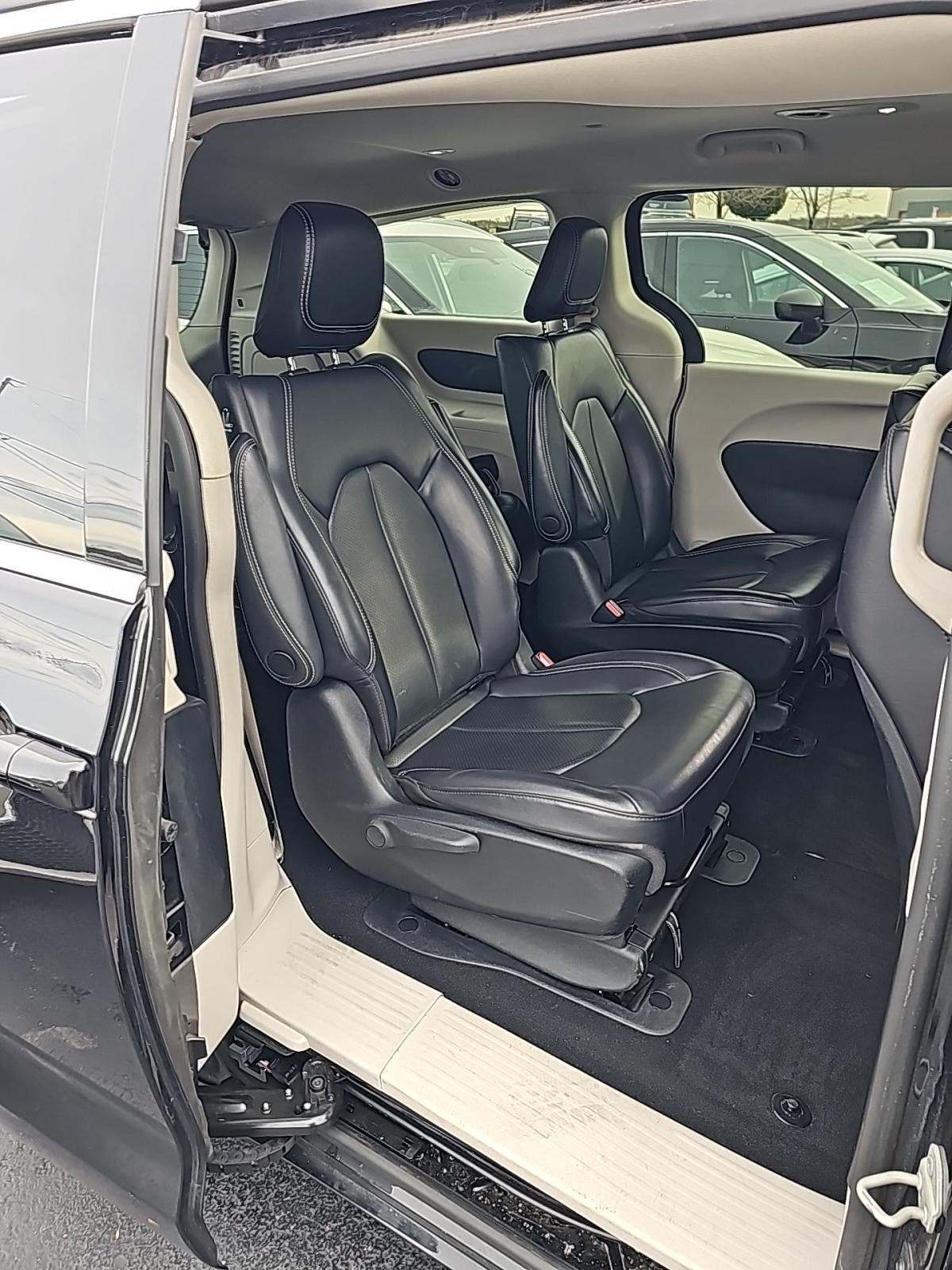2023 Chrysler Pacifica Hybrid Touring L FWD