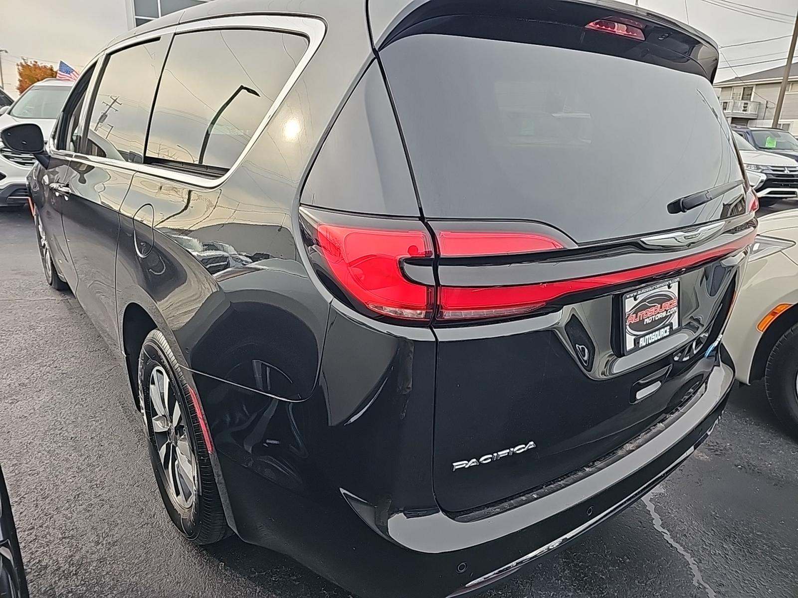 2023 Chrysler Pacifica Hybrid Touring L FWD
