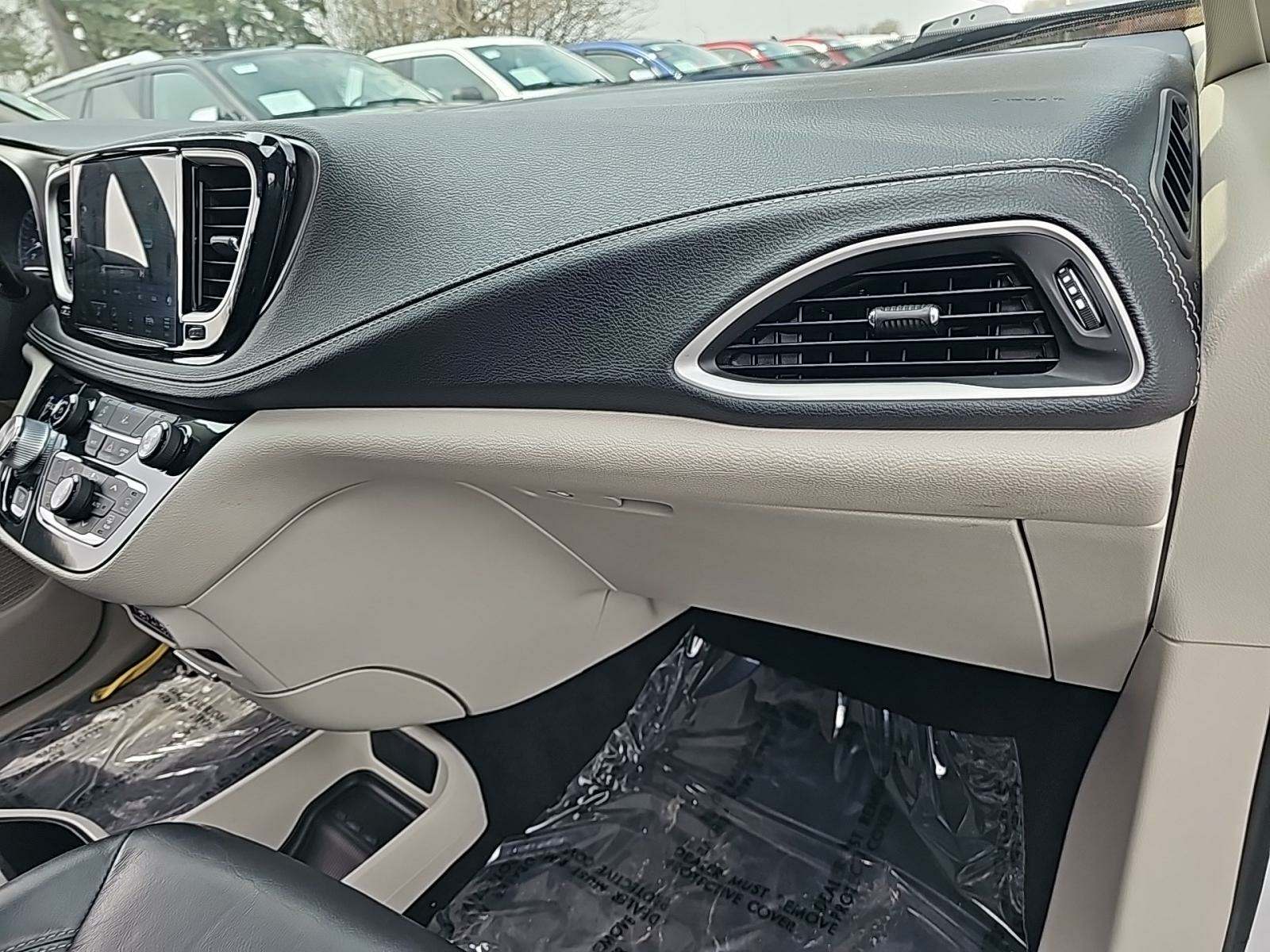 2022 Chrysler Pacifica Touring L AWD