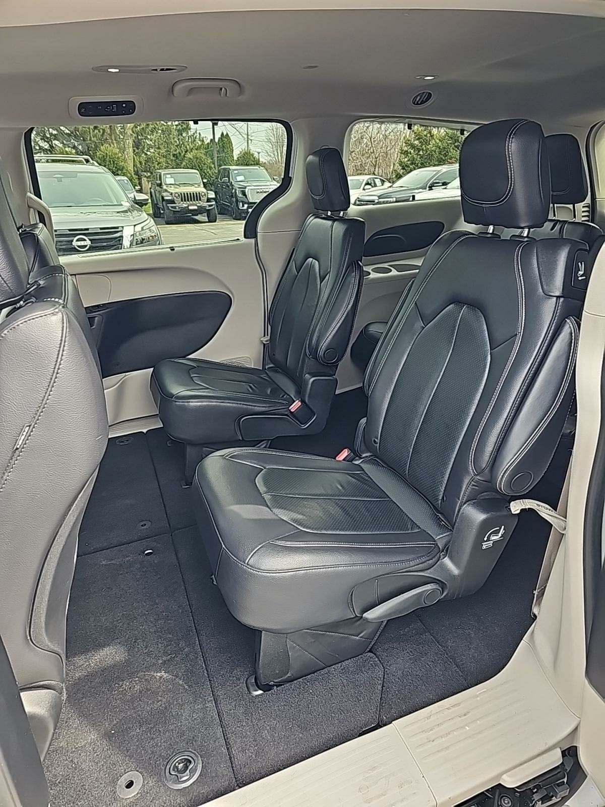 2022 Chrysler Pacifica Touring L AWD