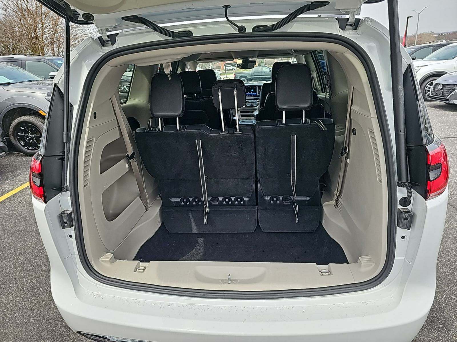 2022 Chrysler Pacifica Touring L AWD